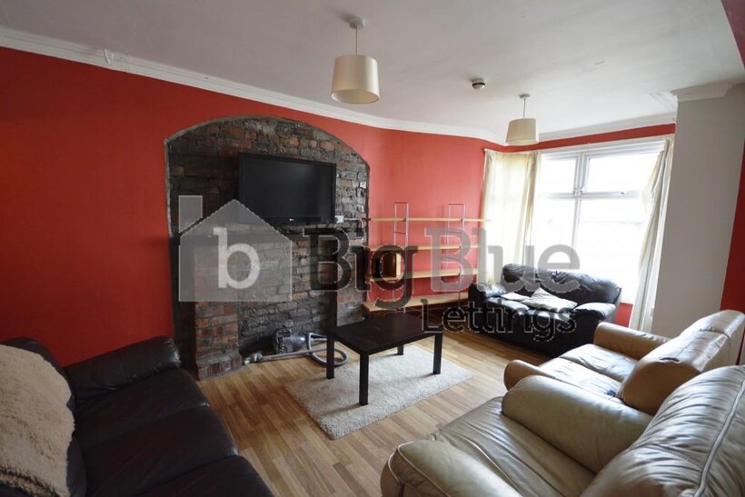 43 Manor Drive, Hyde Park, Leeds LS6 8 bed terraced house to rent - £4,853 pcm (£1,120 pw)