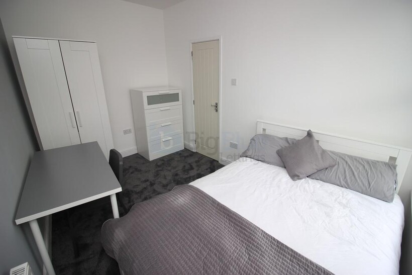 22 Kelsall Avenue, Hyde Park, Leeds LS6 2 bed terraced house to rent - £1,127 pcm (£260 pw)