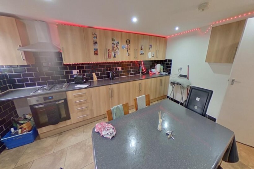 79 Cardigan Lane, Burley, Leeds LS4 5 bed terraced house to rent - £2,167 pcm (£500 pw)