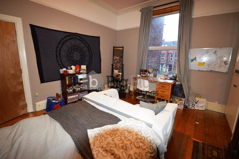 251 Hyde Park Road, Hyde Park, Leeds LS6 8 bed terraced house to rent - £4,195 pcm (£968 pw)