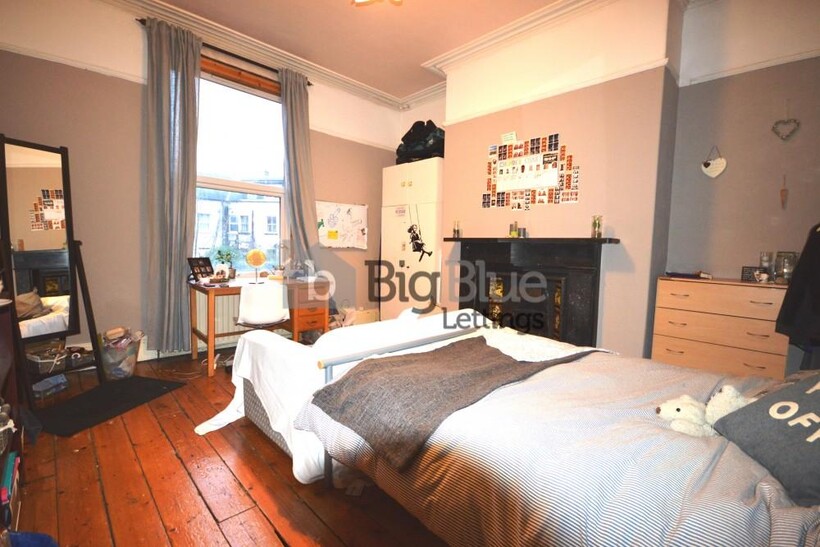 251 Hyde Park Road, Hyde Park, Leeds LS6 8 bed terraced house to rent - £4,195 pcm (£968 pw)