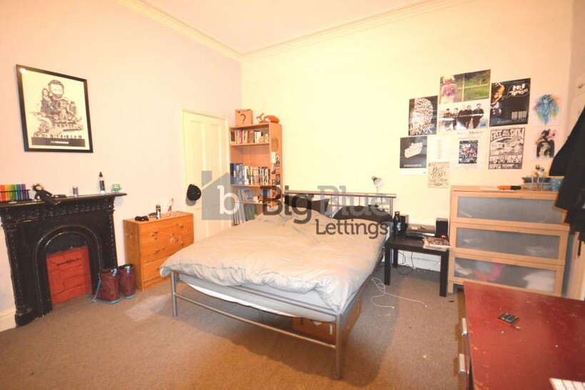 251 Hyde Park Road, Hyde Park, Leeds LS6 8 bed terraced house to rent - £4,195 pcm (£968 pw)