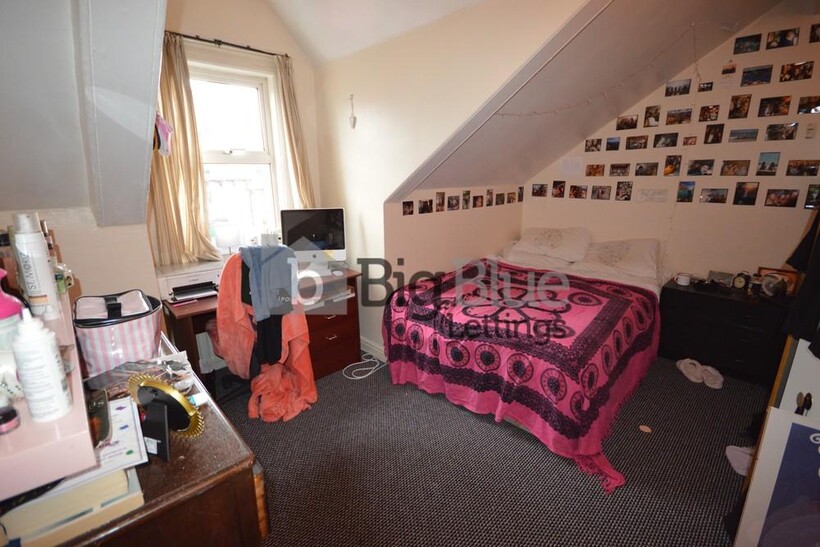 7 Hessle Place, Hyde Park, Leeds LS6 6 bed terraced house to rent - £3,198 pcm (£738 pw)