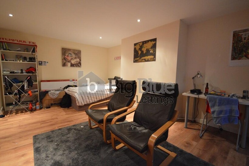 9 North Grange Mount, Headingley... 10 bed semi-detached house to rent - £5,200 pcm (£1,200 pw)
