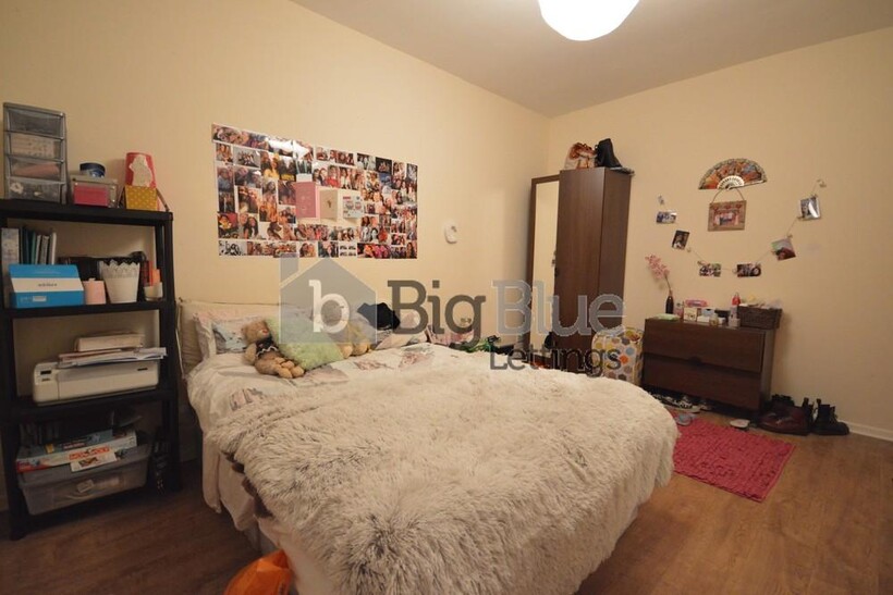 9 North Grange Mount, Headingley... 10 bed semi-detached house to rent - £5,200 pcm (£1,200 pw)