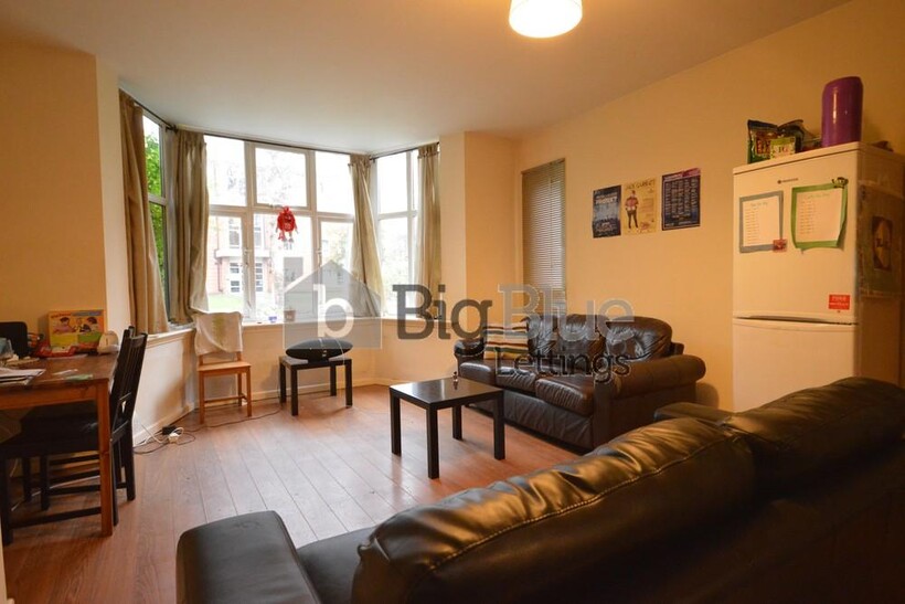 9 North Grange Mount, Headingley... 10 bed semi-detached house to rent - £5,200 pcm (£1,200 pw)