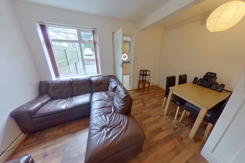 14 Chestnut Grove, Hyde Park, Leeds LS6 3 bed townhouse to rent - £1,820 pcm (£420 pw)
