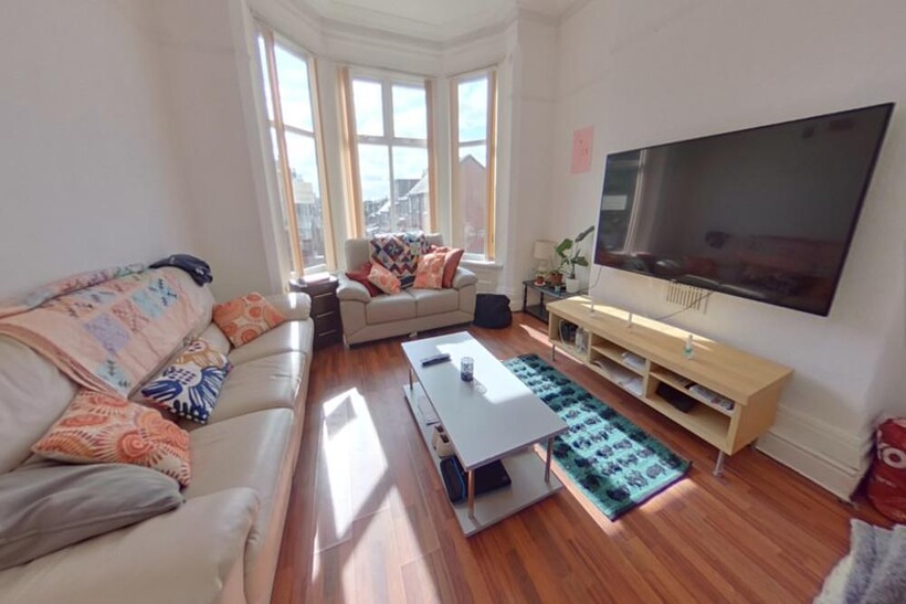 12 Chestnut Avenue, Hyde Park, Leeds LS6 6 bed terraced house to rent - £3,640 pcm (£840 pw)