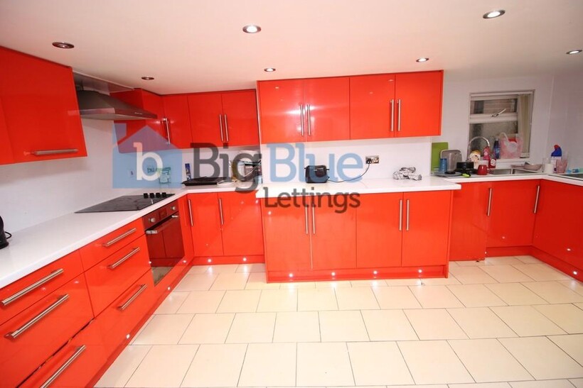 236 Kirkstall Lane, Headingley, Leeds... 10 bed terraced house to rent - £4,767 pcm (£1,100 pw)