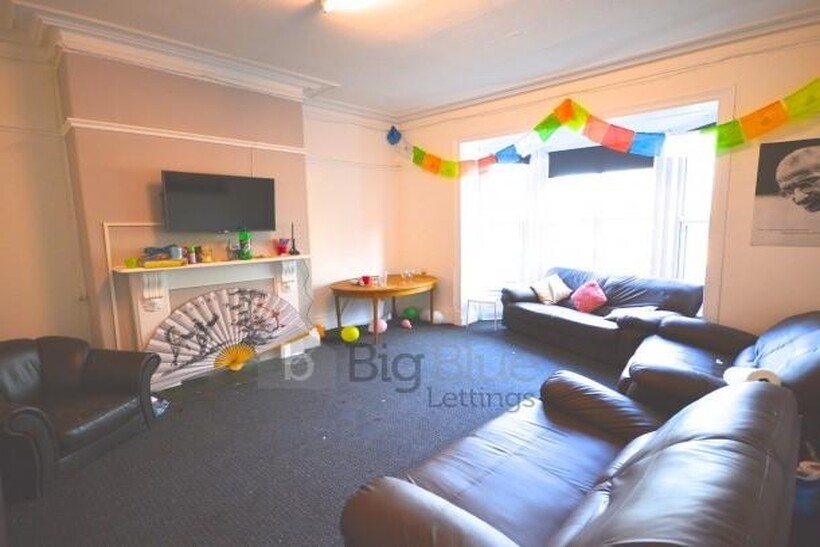 7 Moorland Road, Hyde Park, Leeds LS6 10 bed terraced house to rent - £5,633 pcm (£1,300 pw)