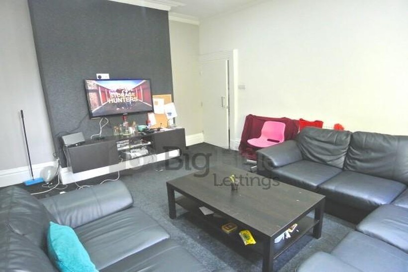 79b Cardigan Road, Hyde Park, Leeds LS6 7 bed semi-detached house to rent - £3,943 pcm (£910 pw)