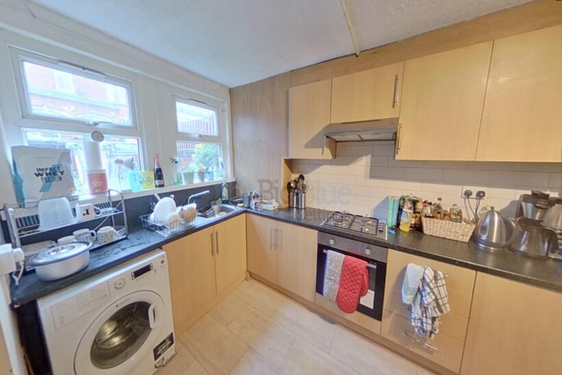 2 Brudenell Avenue, Hyde Park, Leeds LS6 4 bed terraced house to rent - £1,993 pcm (£460 pw)