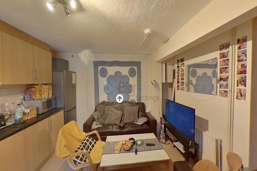 2 Brudenell Avenue, Hyde Park, Leeds LS6 4 bed terraced house to rent - £1,993 pcm (£460 pw)