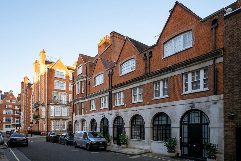 Rex Place, London, W1K 2 4 bed townhouse to rent - £26,000 pcm (£6,000 pw)
