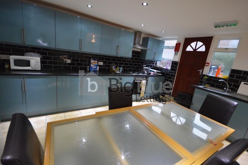 69 Cardigan Lane, Burley, Leeds LS4 6 bed terraced house to rent - £3,172 pcm (£732 pw)
