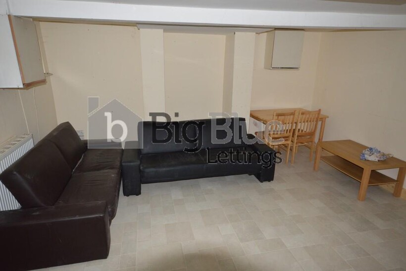 4 Royal Park Avenue, Hyde Park, Leeds... 4 bed terraced house to rent - £1,976 pcm (£456 pw)