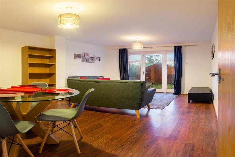Rickard Close, Hendon Central, London... Property to rent - £2,550 pcm (£588 pw)