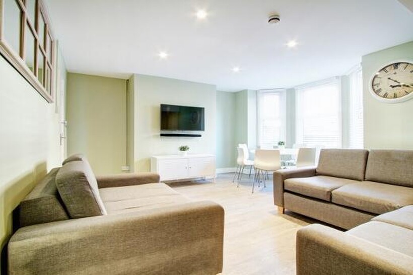 Queens Road, Leeds LS6 8 bed terraced house to rent - £4,160 pcm (£960 pw)