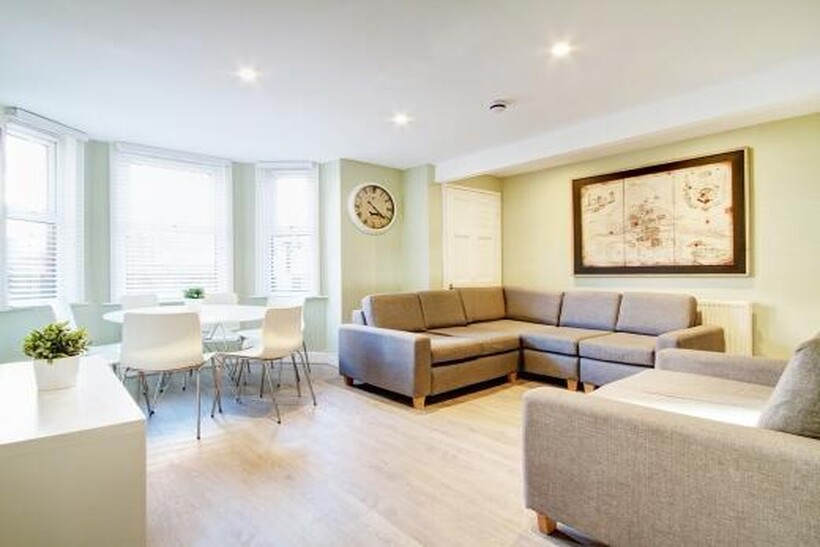 Queens Road, Leeds LS6 8 bed terraced house to rent - £4,680 pcm (£1,080 pw)