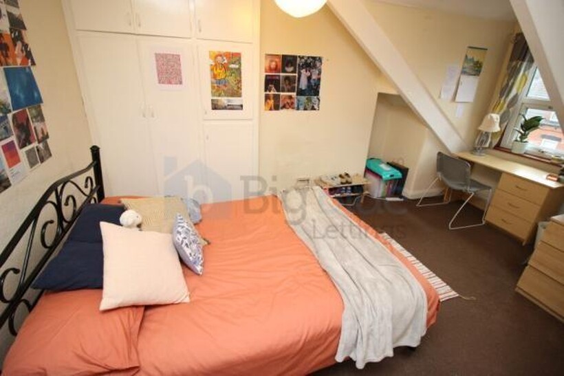 13 Brudenell Street, Leeds LS6 4 bed terraced house to rent - £1,976 pcm (£456 pw)