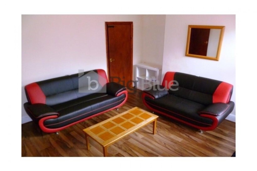 17 Hessle View, Hyde Park, Leeds LS6 5 bed terraced house to rent - £2,167 pcm (£500 pw)