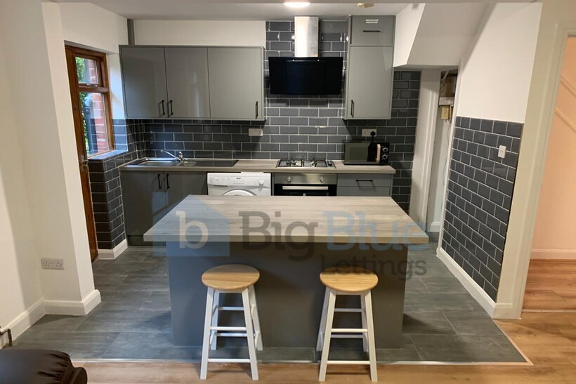 222 Cardigan Lane, Hyde Park, Leeds LS6 4 bed terraced house to rent - £2,531 pcm (£584 pw)