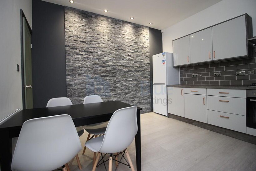 15 Harold Avenue, Hyde Park, Leeds LS6 4 bed terraced house to rent - £2,253 pcm (£520 pw)