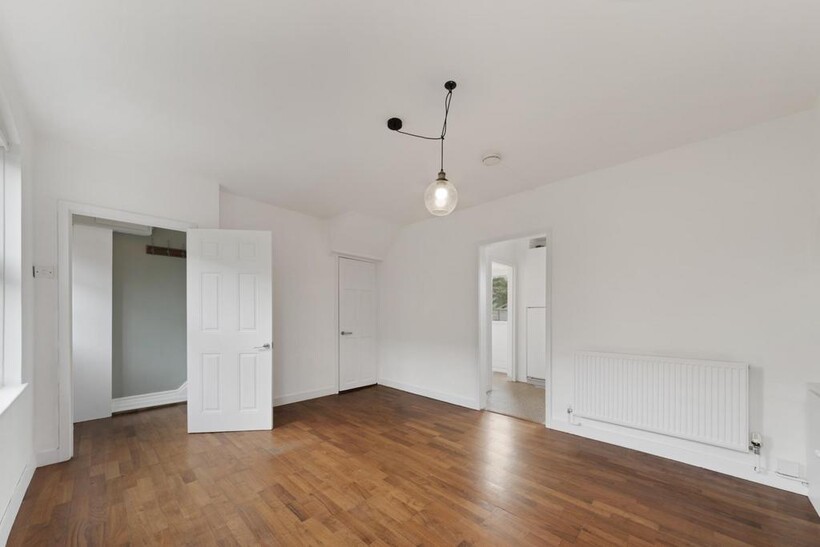 East Ferry Road, E14 2 bed terraced house to rent - £2,375 pcm (£548 pw)