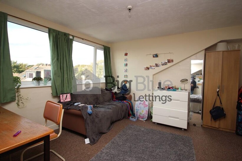 87 Royal Park Avenue, Hyde Park... 5 bed terraced house to rent - £2,492 pcm (£575 pw)