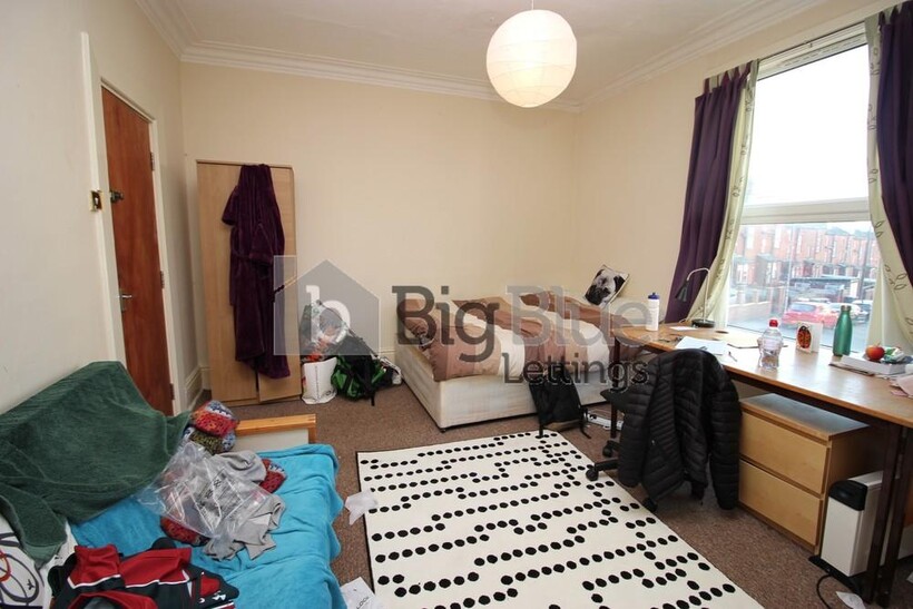 87 Royal Park Avenue, Hyde Park... 5 bed terraced house to rent - £2,492 pcm (£575 pw)