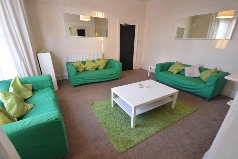 Consort Terrace, Leeds LS3 8 bed terraced house to rent - £4,507 pcm (£1,040 pw)