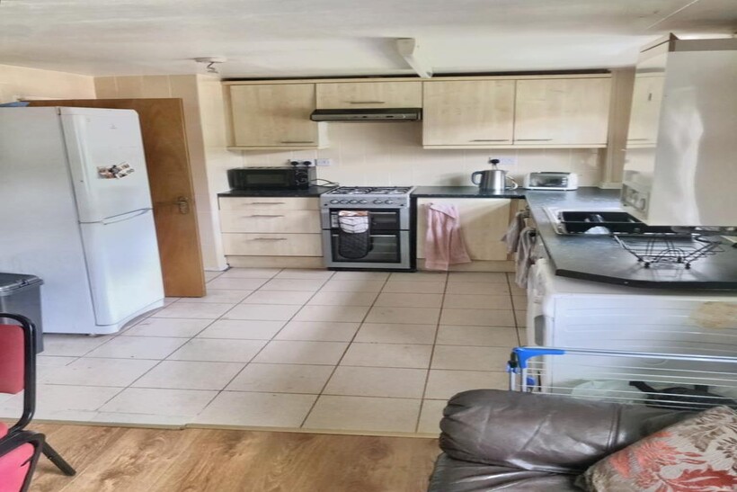 Bullace Croft, Birmingham B15 3 bed flat to rent - £1,100 pcm (£254 pw)