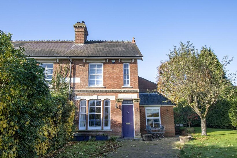 Cherry Lane, Bolney 3 bed semi-detached house to rent - £2,500 pcm (£577 pw)
