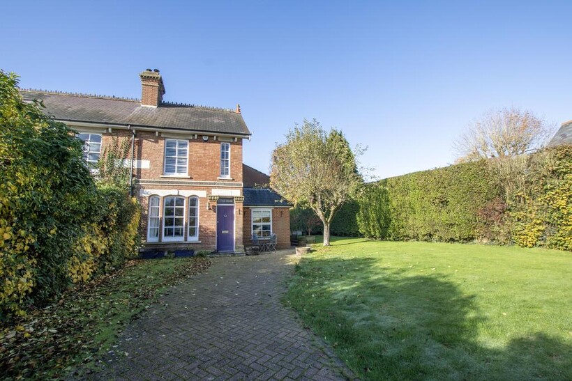 Cherry Lane, Bolney 3 bed semi-detached house to rent - £2,500 pcm (£577 pw)