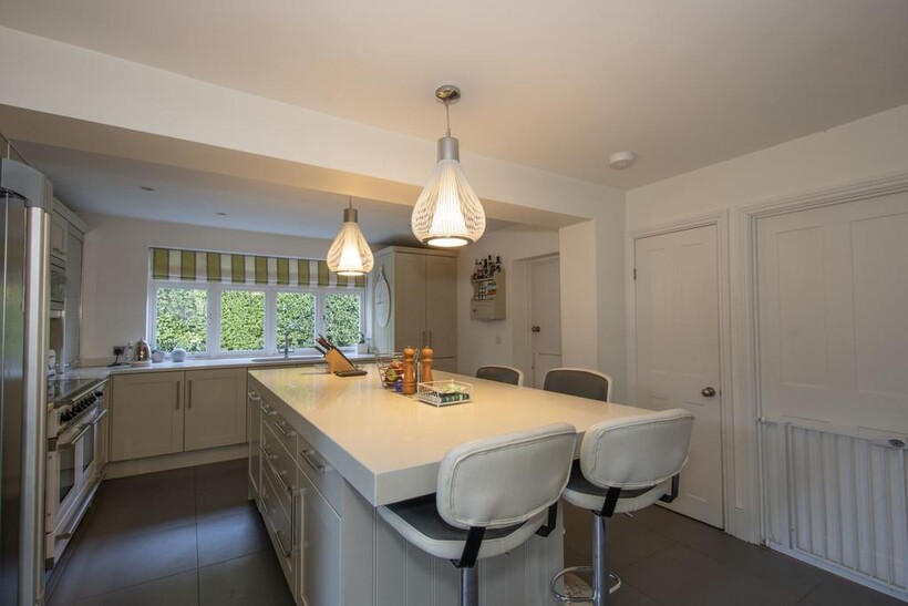 Cherry Lane, Bolney 3 bed semi-detached house to rent - £2,500 pcm (£577 pw)