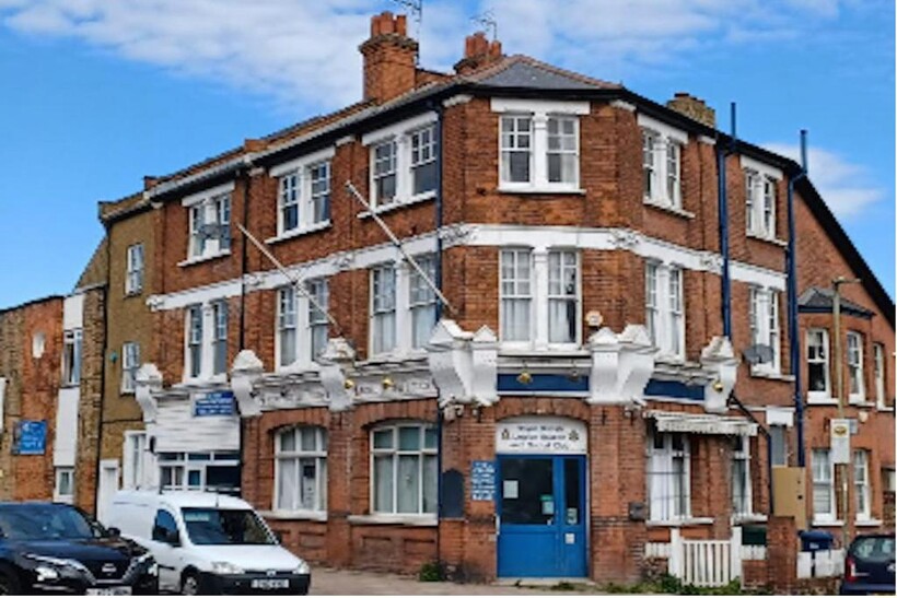 Friern Barnet Road, London N11 Property to rent - £6,250 pcm (£1,442 pw)