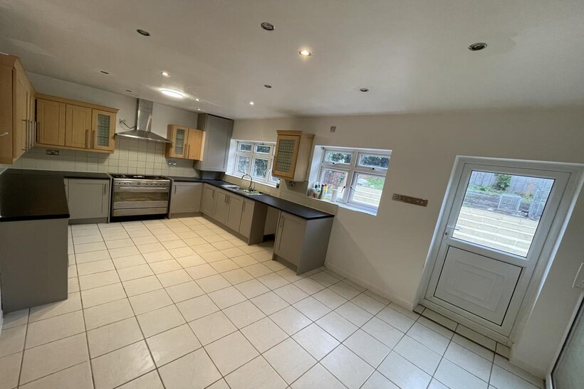 Corringham Road, Wembley HA9 5 bed detached house to rent - £3,500 pcm (£808 pw)