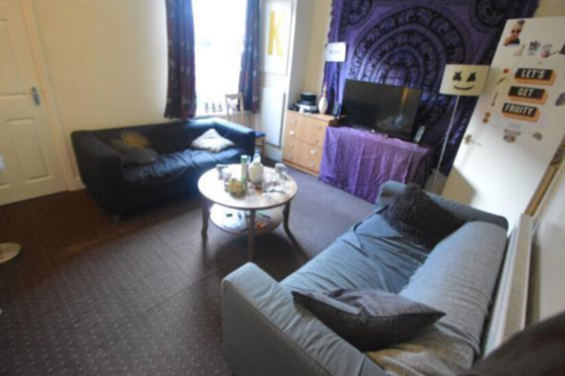 Welton Mount, Leeds LS6 6 bed house to rent - £585 pcm (£135 pw)