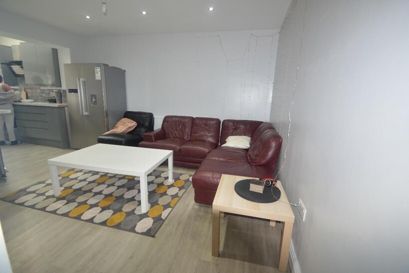 Newport View, Leeds LS6 6 bed house to rent - £585 pcm (£135 pw)
