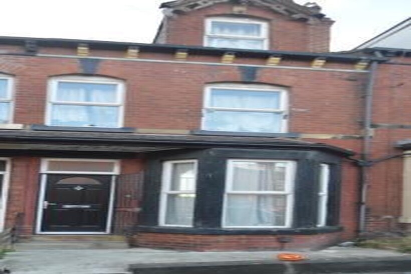 Hessle View, Leeds LS6 5 bed house to rent - £585 pcm (£135 pw)