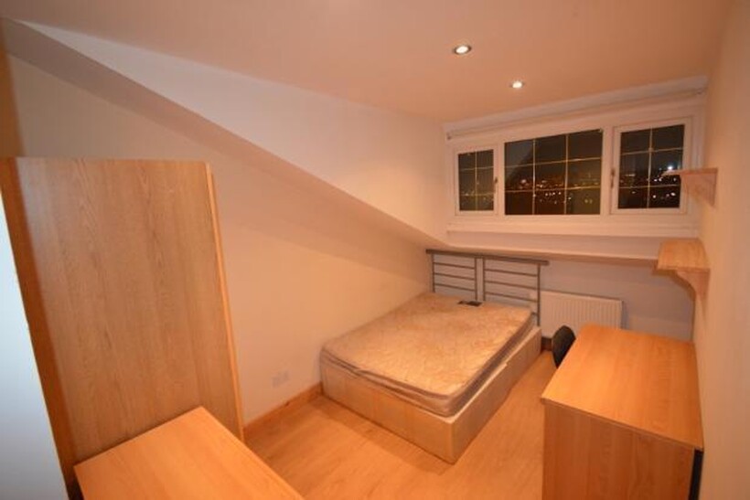 Howden Place, Leeds LS6 4 bed detached house to rent - £607 pcm (£140 pw)