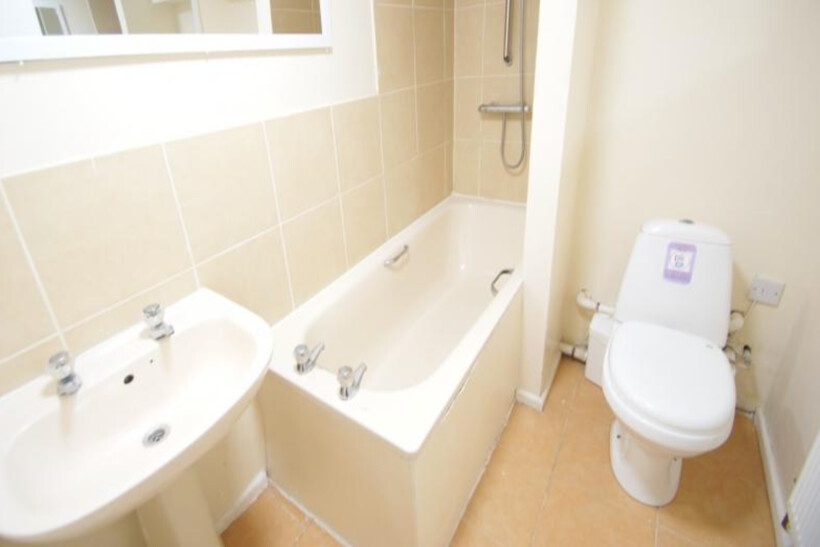 Norwood Terrace, Leeds LS6 4 bed house to rent - £468 pcm (£108 pw)