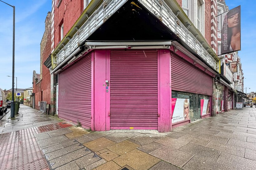 High Street, London NW10 Property to rent - £2,917 pcm (£673 pw)