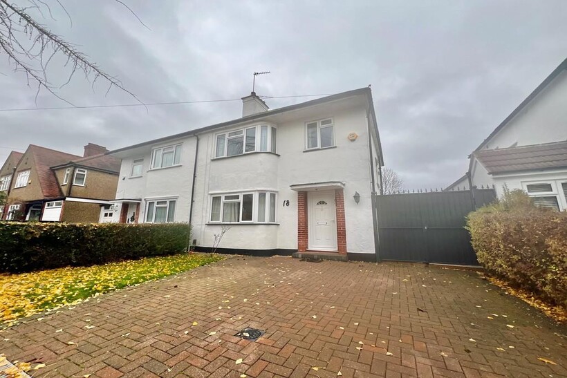 Chandos Road, Pinner HA5 3 bed semi-detached house to rent - £2,400 pcm (£554 pw)