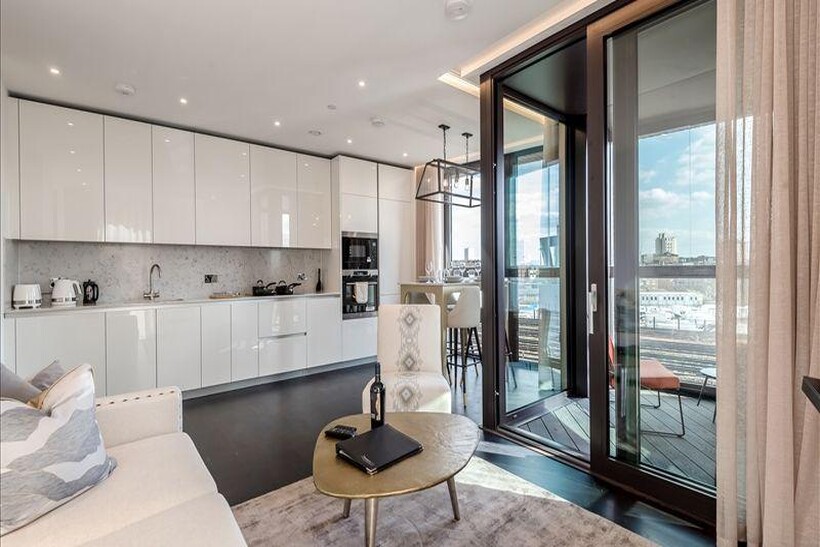 Nine Elms, London. SW11 2 bed apartment to rent - £4,073 pcm (£940 pw)
