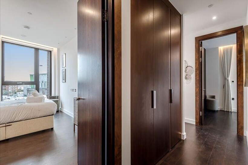 Nine Elms, London. SW11 2 bed apartment to rent - £4,073 pcm (£940 pw)