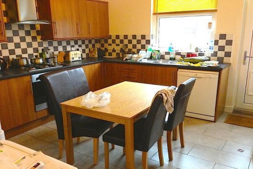 Mayville Street, Leeds LS6 4 bed house to rent - £464 pcm (£107 pw)