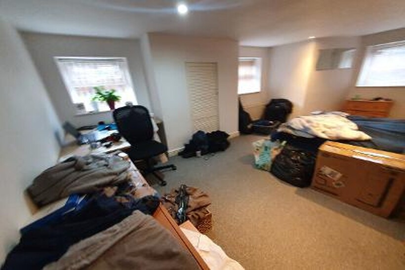 Egerton Road (Available July 2025)... 1 bed flat to rent - £900 pcm (£208 pw)