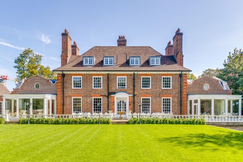 The Bishops Avenue, Hampstead Garden... 12 bed detached house to rent - £34,996 pcm (£8,076 pw)