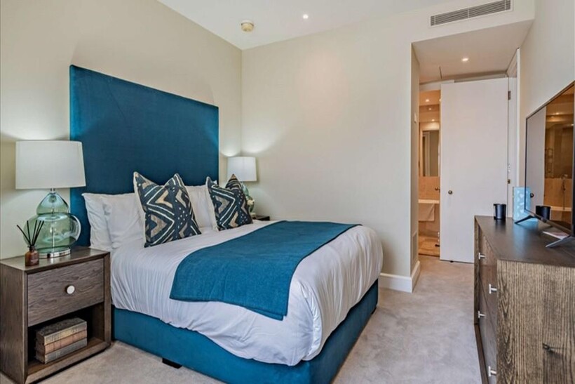 Westferry Circus, Circus Apartments 1 bed apartment to rent - £2,860 pcm (£660 pw)